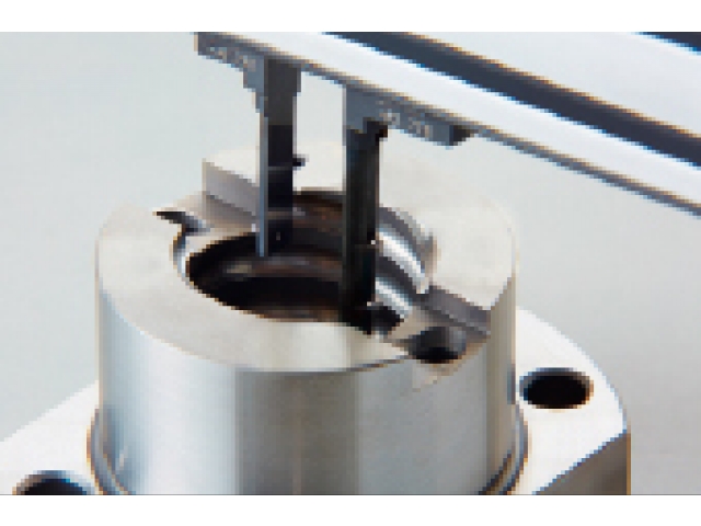 在三點測量滾珠絲杠螺母的有效直徑。